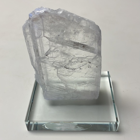 Natural Quartz Stone Tower with the Glass Base. - Picture 4 of 8